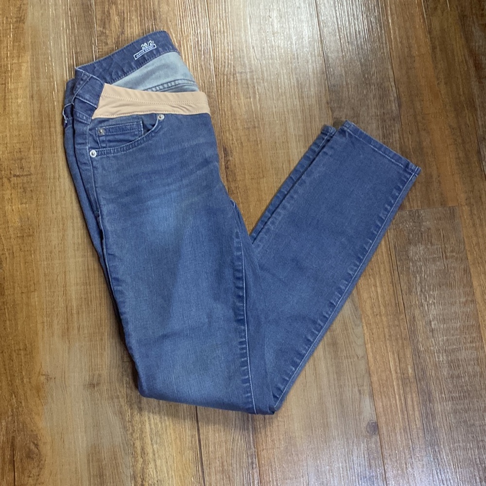 Gap maternity medium wash jeans stretchy waistband size 2